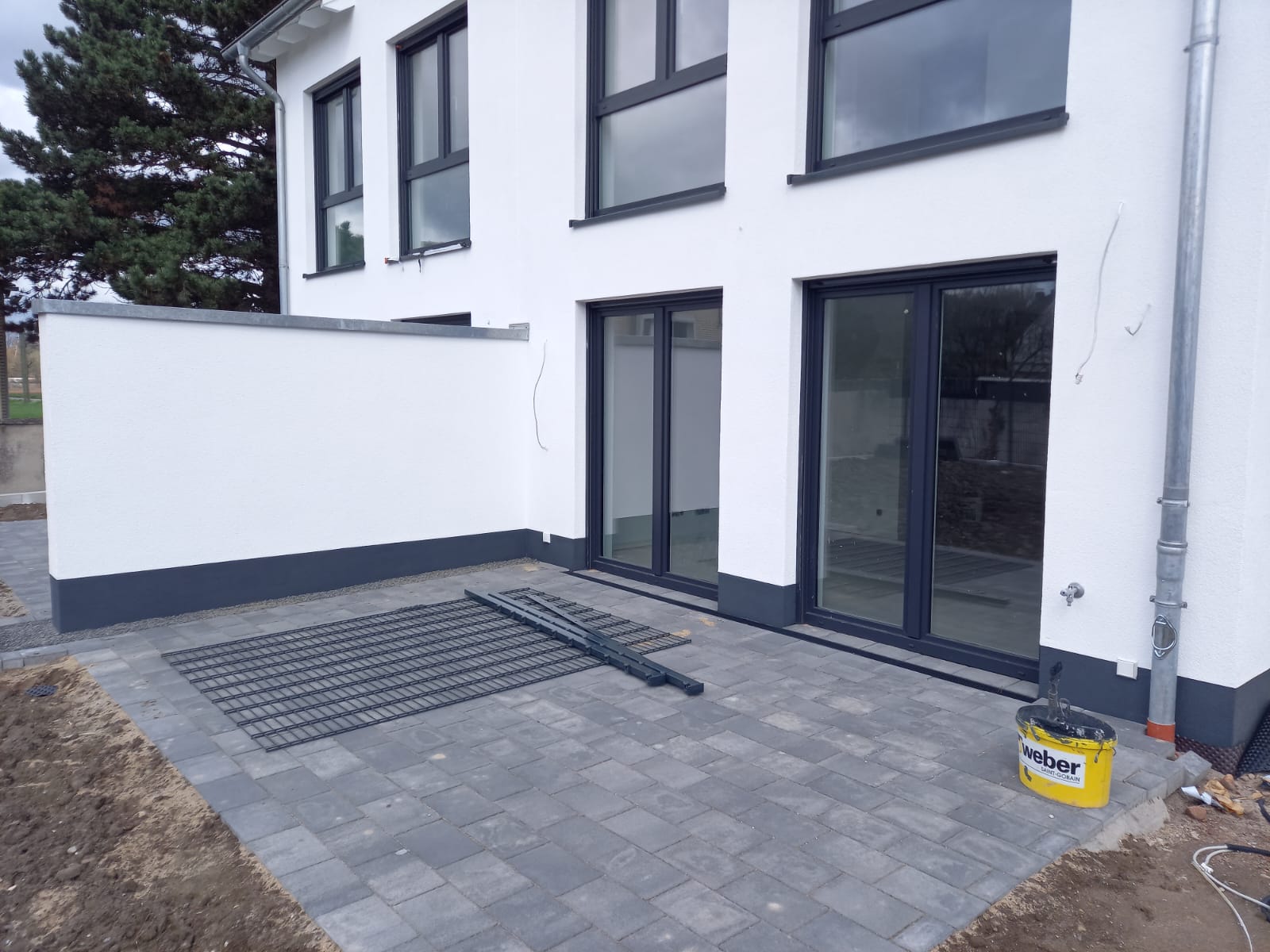 Terrasse mit neuer Fassade